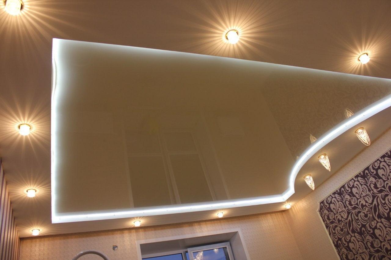 освещение двухуровневого потолка фото