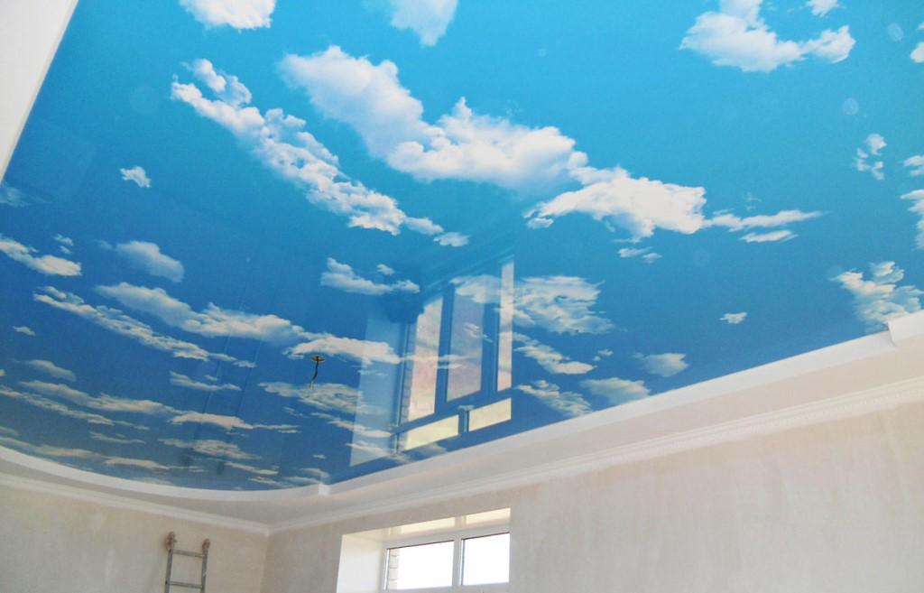 Натяжной потолок с фотопечатью неба