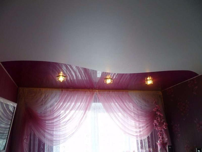 глянцевые потолки в спальне фото 2