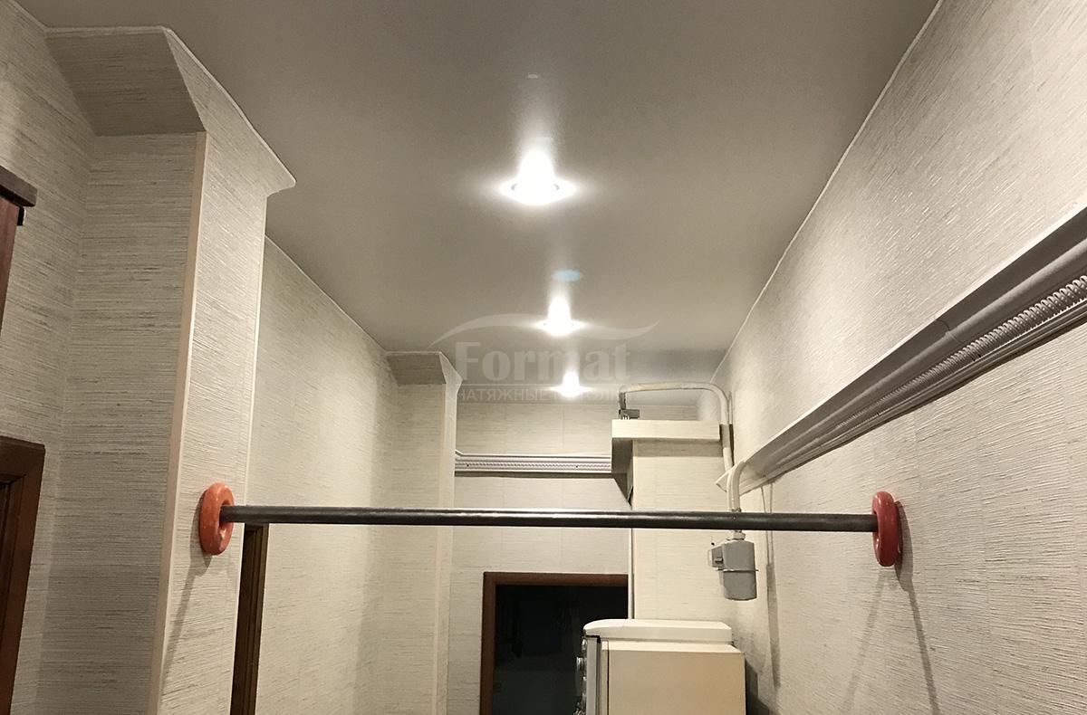 сатиновые потолки в коридоре фото