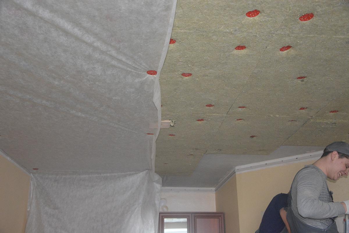 Как делается шумоизоляция потолка в квартире своими руками